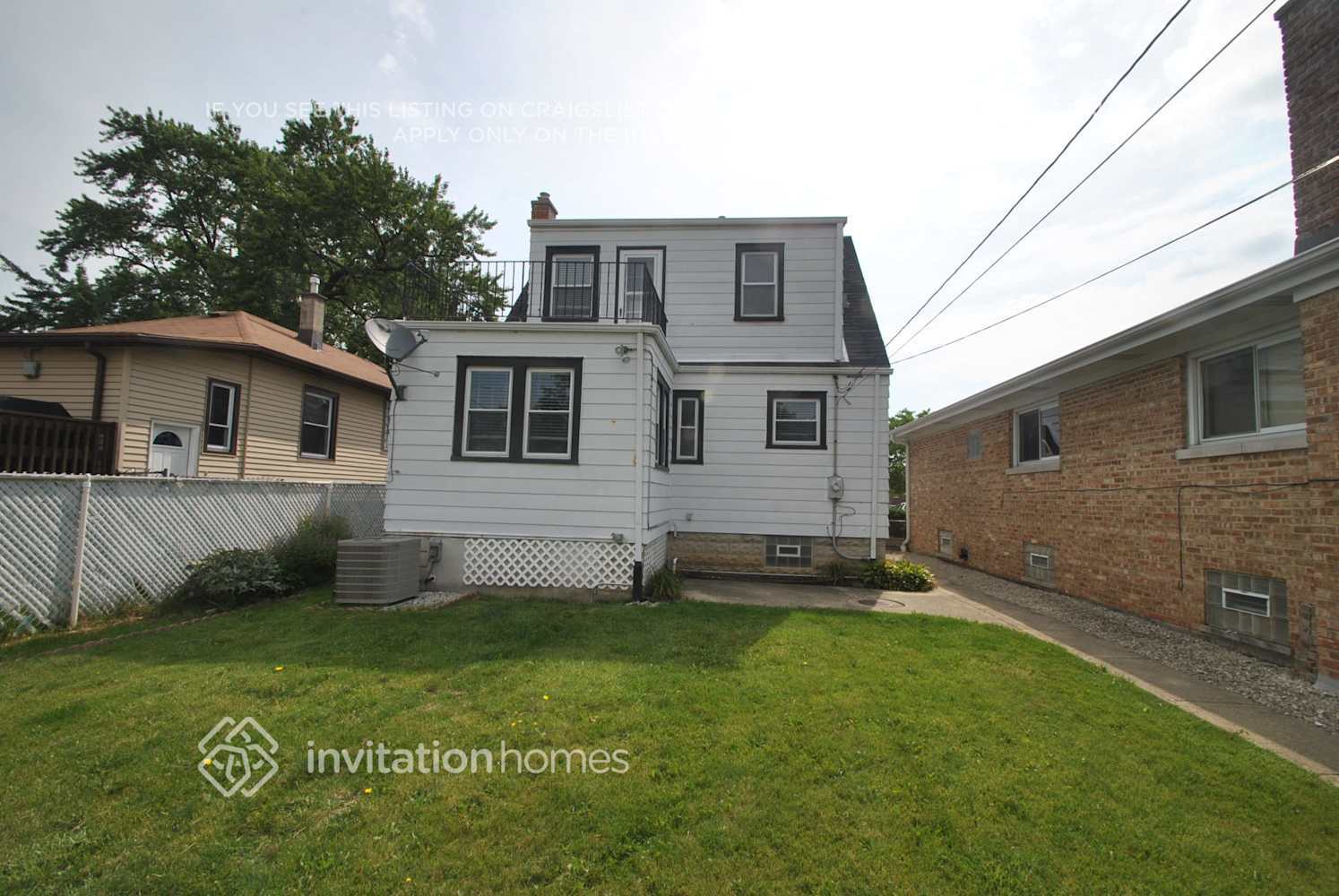 Building Photo - 3242 N Oconto Ave