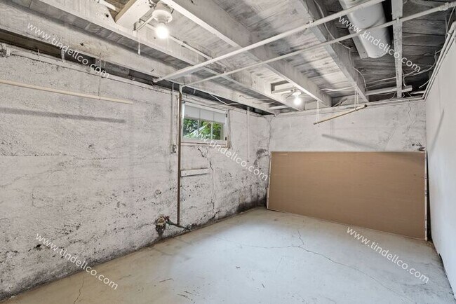 Building Photo - 4 Bedroom, 3 Bathroom Home 3000 + Square feet - A Must See In Abernethy School Boundary