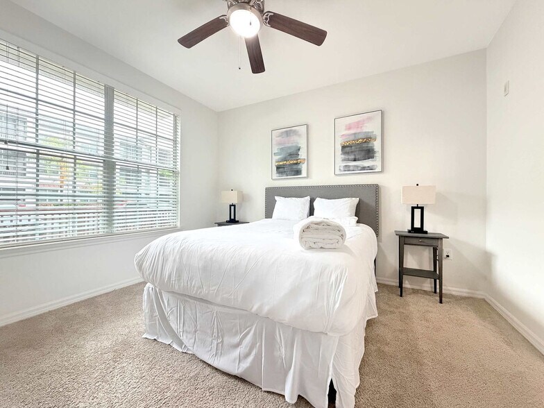 Building Photo - 25150 Lovegrass Dr