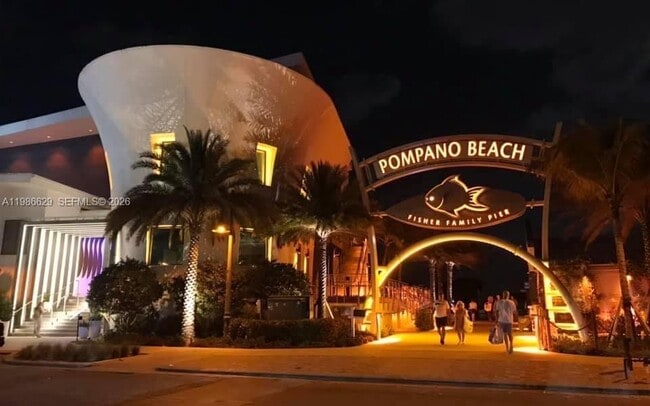 Building Photo - 400 N Riverside Dr