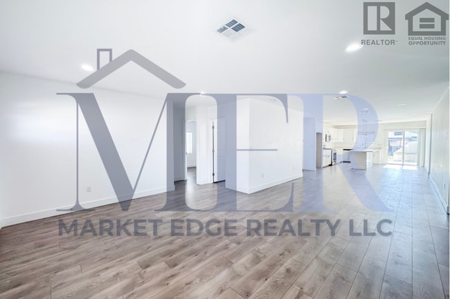 Building Photo - 5Bed/3Bath Home University/McClintock! $399 MOVE-IN SPECIAL! Ready for Immediate Move-In!