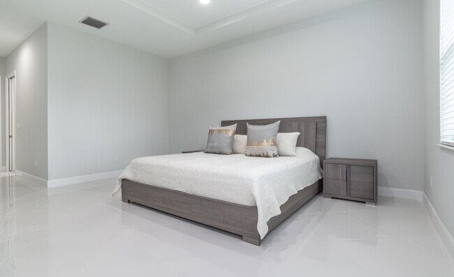 Building Photo - 15145 Cameo Ct