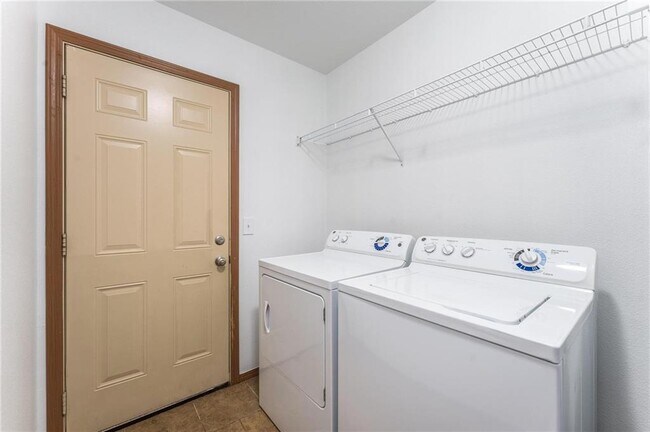 Building Photo - 203 Sage St