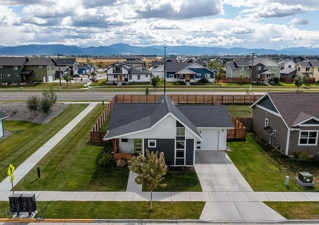 Building Photo - Charming Three Bedroom Home with Large Fenced Yard