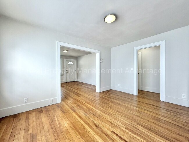 Building Photo - 316 Spencer St