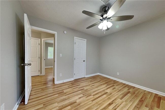 Building Photo - 5652 Longbow Dr