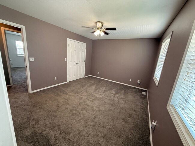 Building Photo - Beautiful Split Level in Northern Heights