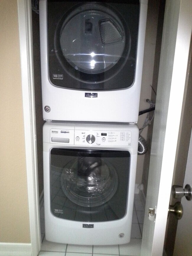 Building Photo - Terrific updated 2Br/2Ba condo in Bernardo Heights - Lomas Bernardo Complex