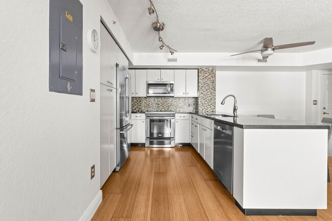Building Photo - 1801 N Flagler Dr