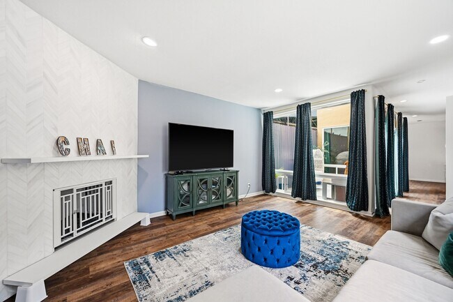 Building Photo - 1116 Bering Dr