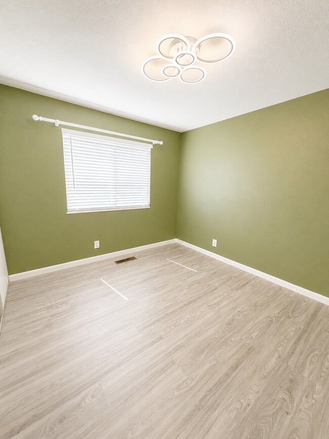 Building Photo - Welcome to this stunning 4 bedroom  bathroom home located in Fremont