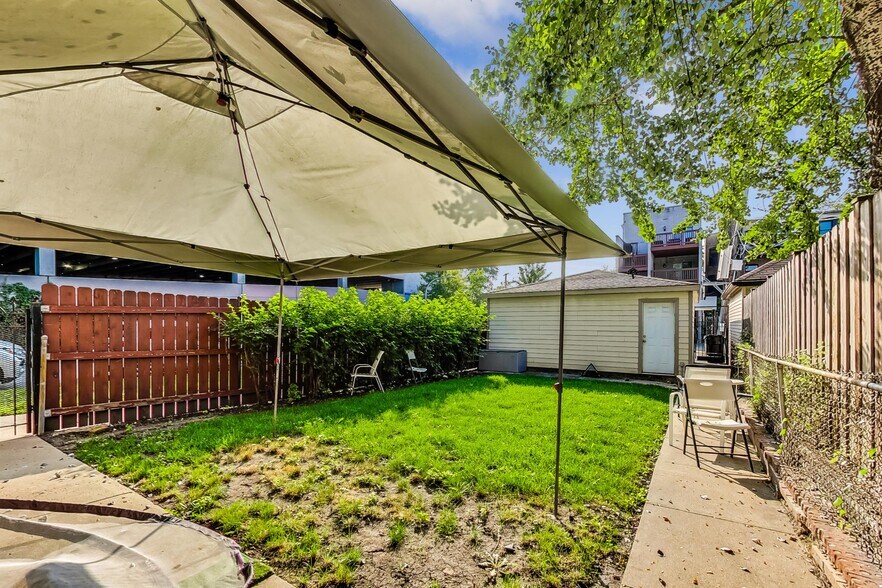 Building Photo - 2700 N Artesian Ave