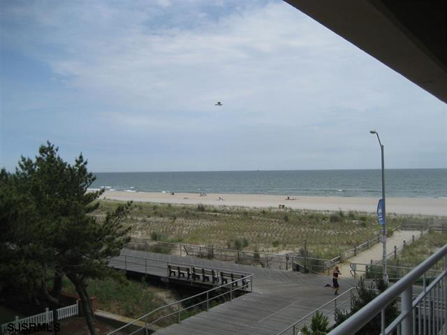 Building Photo - 6100 Boardwalk