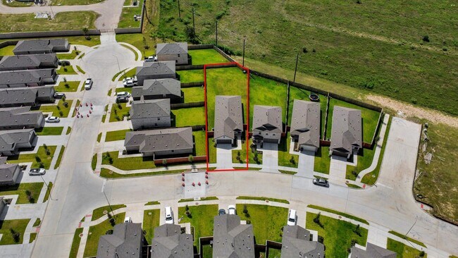 Building Photo - 10411 Birds Nest Dr
