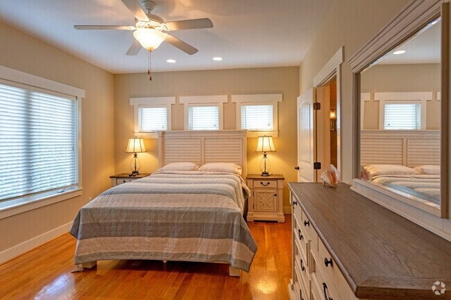 Building Photo - FULLY FURNISHED! 3 bed/3 bath luxury townhouse walking distance to FSU campus. Available Fall 2026!