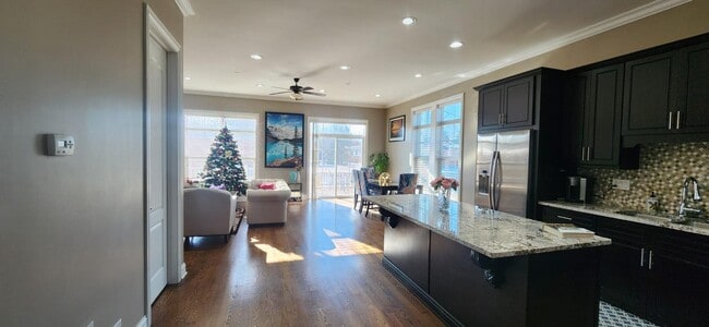 Building Photo - 410 S Edward St