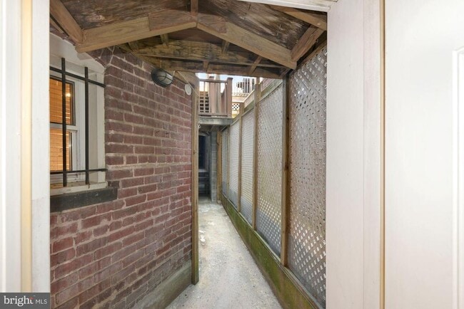 Building Photo - 2721 Ontario Rd NW