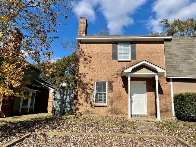 Primary Photo - 2 bed 1.5 bath town home available in NE J...