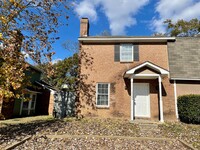 Building Photo - 2 bed 1.5 bath town home available in NE J...