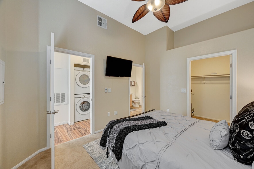 Building Photo - 3351 Indian Shadow St