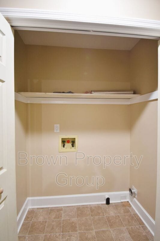 Building Photo - 741 Victorian Pl