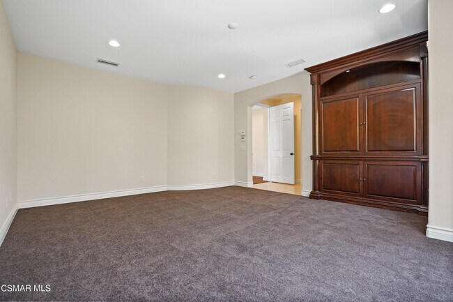 Building Photo - 6077 Mandeville Pl