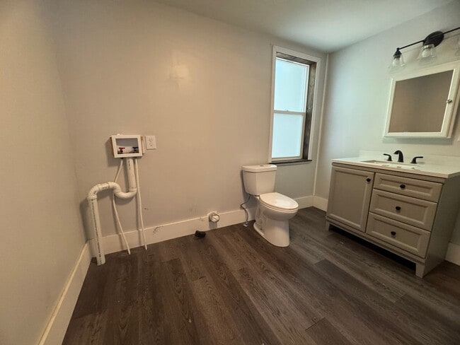 Building Photo - Spacious 3-4 Bedroom, 2 Bath Home for Rent...