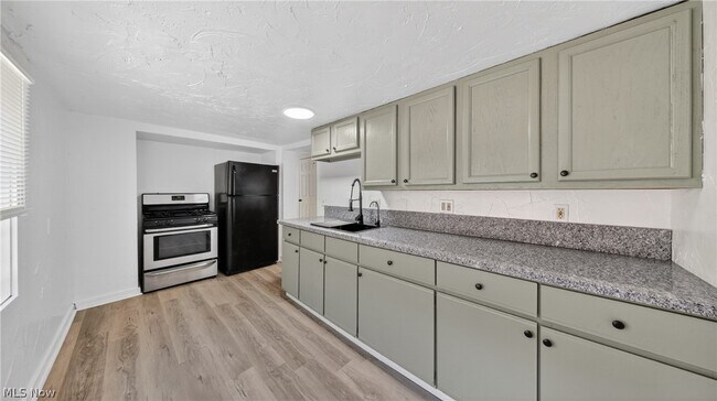Building Photo - 511 Brown St