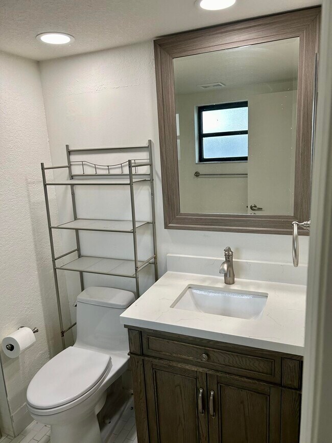 Building Photo - 6162 Amberwoods Dr