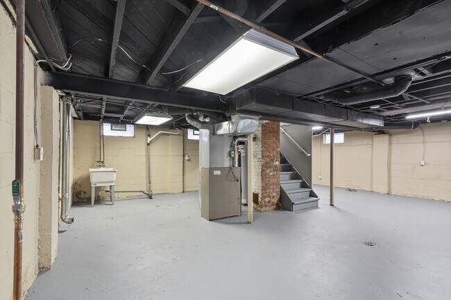 Building Photo - 1829 Anne Ave