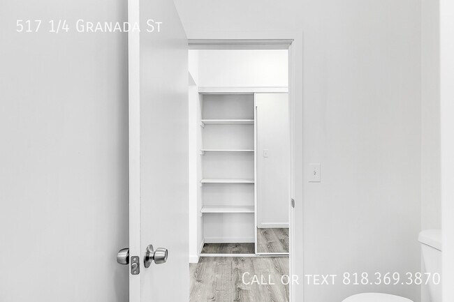 Building Photo - 517 1/4 Granada St-