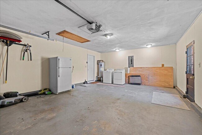 Building Photo - 4783 Rosecroft St