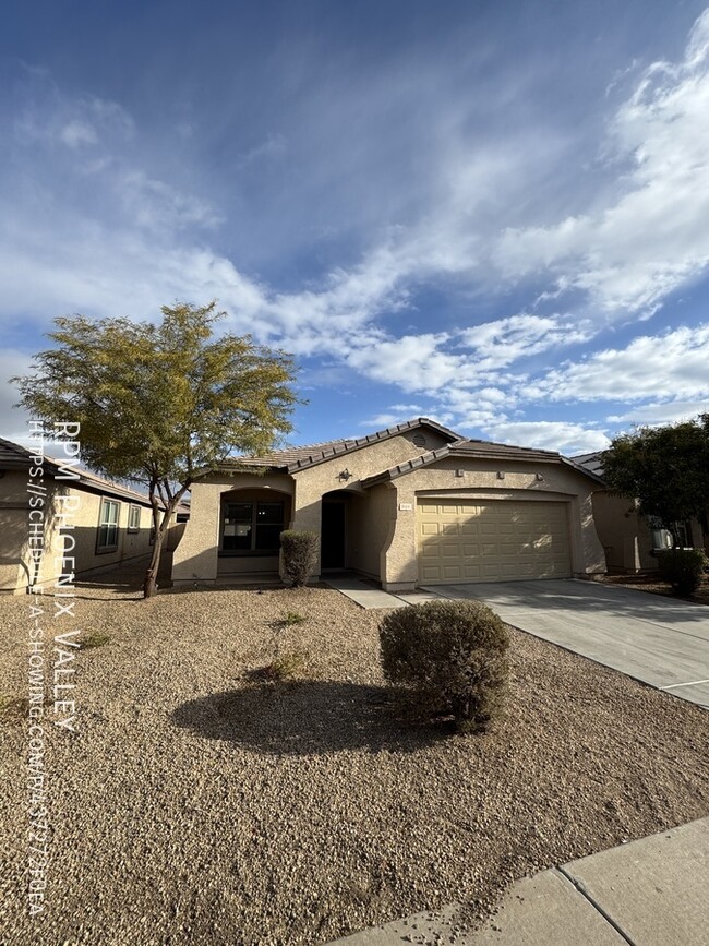 Building Photo - Move In Special - Spacious 3 bed / 2 bath ...