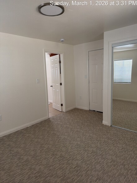 Building Photo - 654 W 21st St