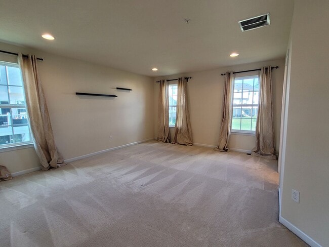 Building Photo - Beautiful 3 Bedroom in Carnegie