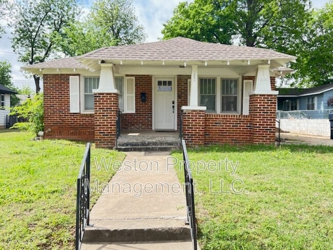 Building Photo - 1220 NE 17th St