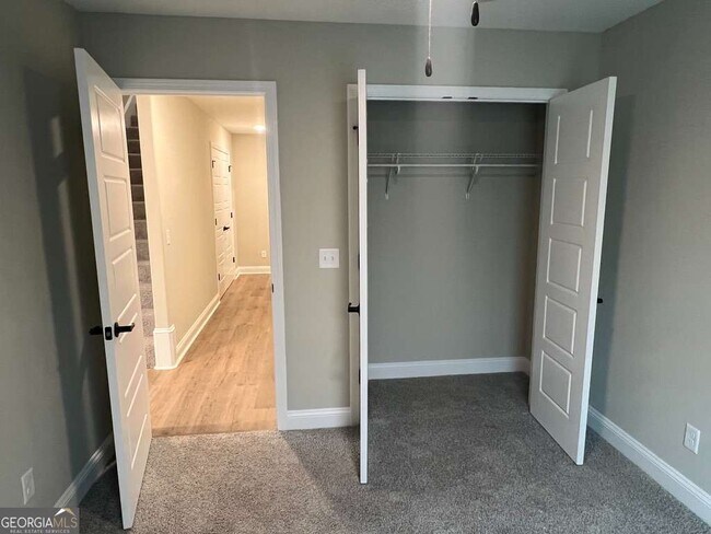 Building Photo - 401 Madison Ave