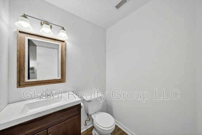 Building Photo - 215 Chisholm Trail