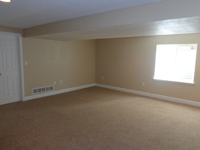 Building Photo - 136 Prairie Falcon Parkway
