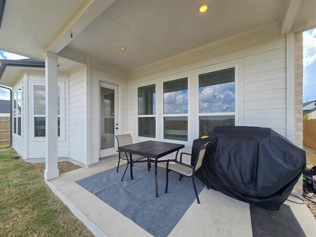 Building Photo - 4914 Seadrift Dr