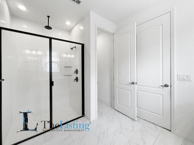 Building Photo - 14359 Shocklach Dr