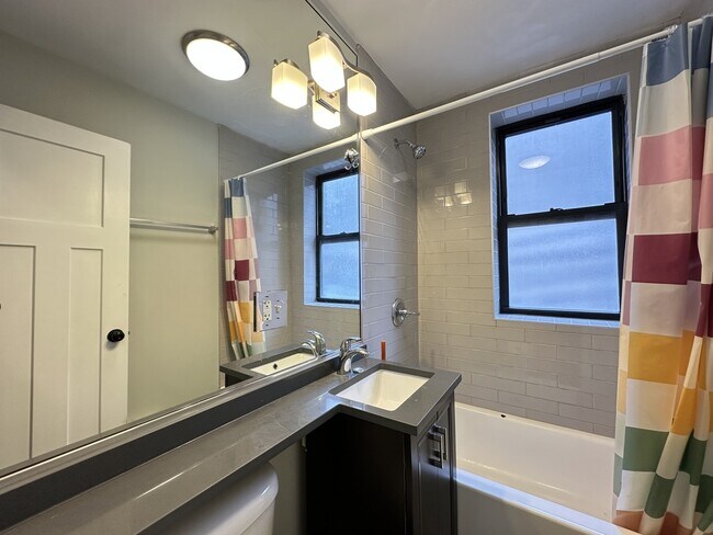 Building Photo - 434.5 W Belden Ave