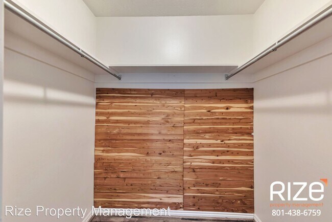 Building Photo - 2 br, 1 bath House - 3758 S Maple View Dri...