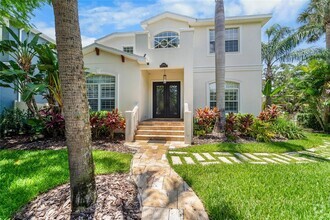 Building Photo - 4802 W Beachway Dr