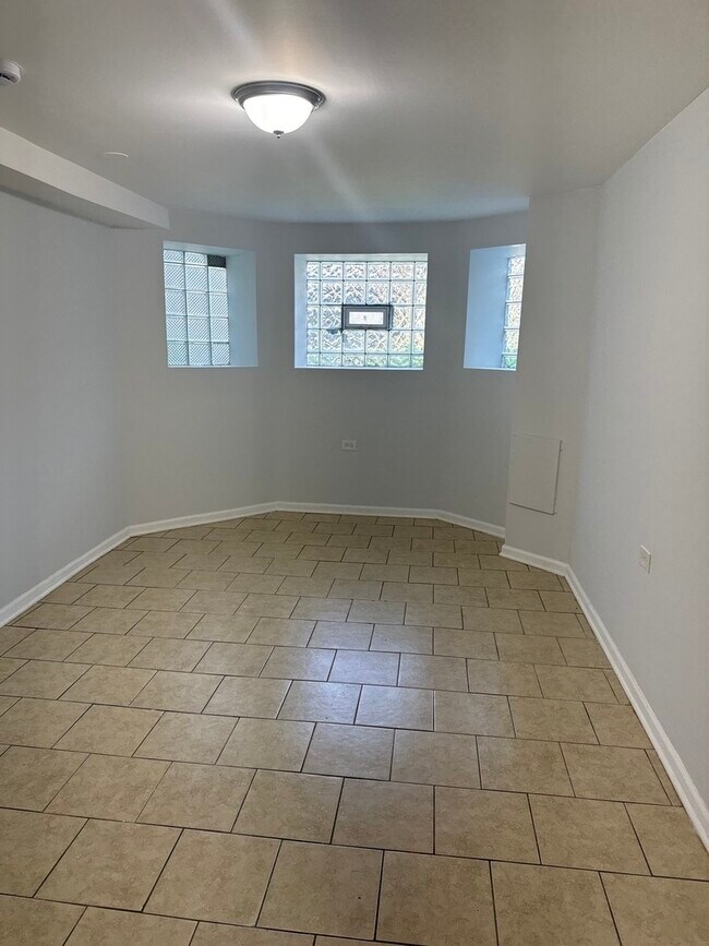 Building Photo - 6344 S Eberhart Ave