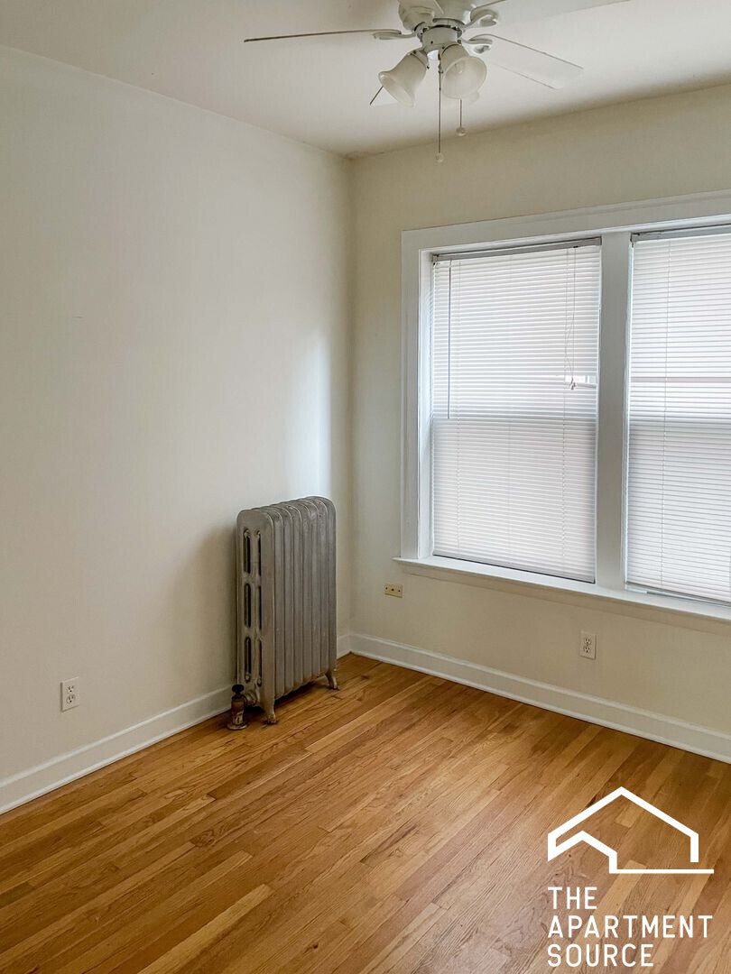 Building Photo - 3915 N Pine Grove Ave