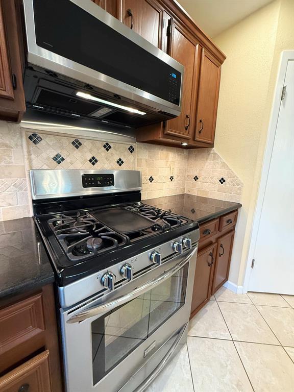 Building Photo - 2631 Oak Meadow Dr