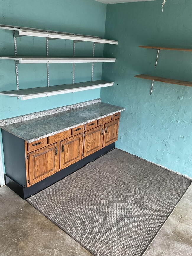 Building Photo - 530 Western Row Rd