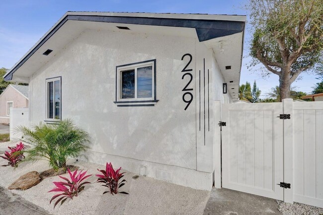 Building Photo - 229 SW 1st Ave