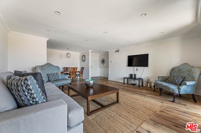 Building Photo - 5215 Balboa Blvd